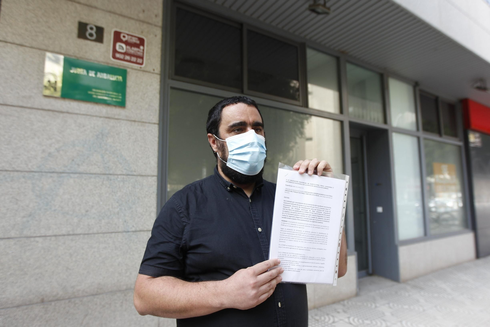 Varios colectivos han presentado alegaciones contra la construcción de un hotel en la bahía de Los Genoveses.