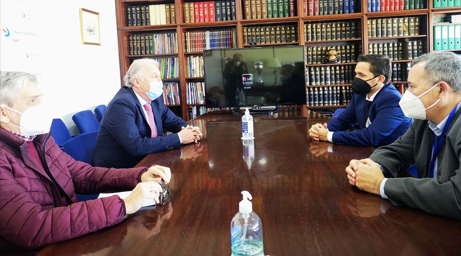 El nuevo director de Boluda Towage Spain, José Antonio Merchán, ha visitado el Puerto de Almería.