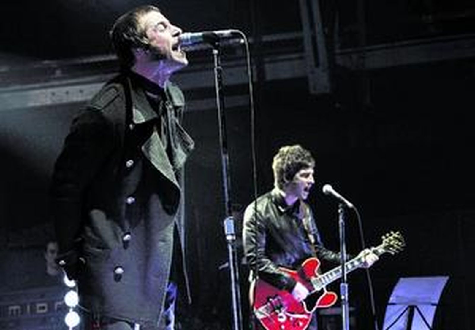 Liam y Noel Gallagher, durante un concierto en Munich el pasado mes de febrero.