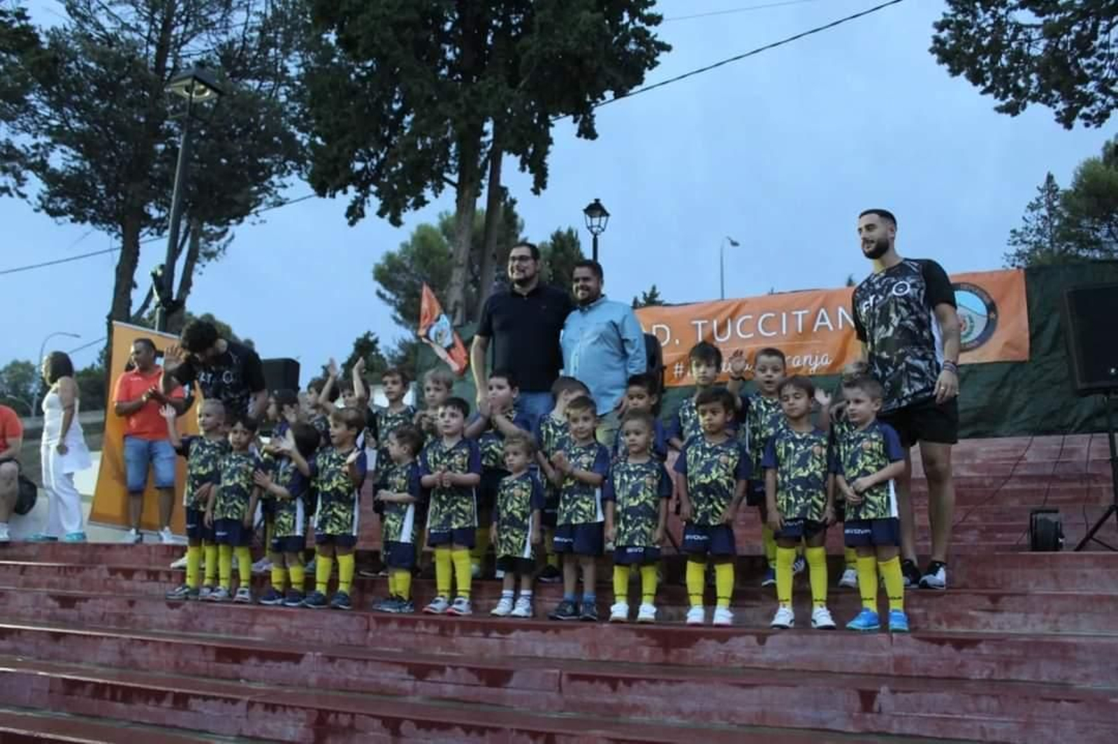 La familia naranja del Tuccitana Cultural Deportiva, en imágenes