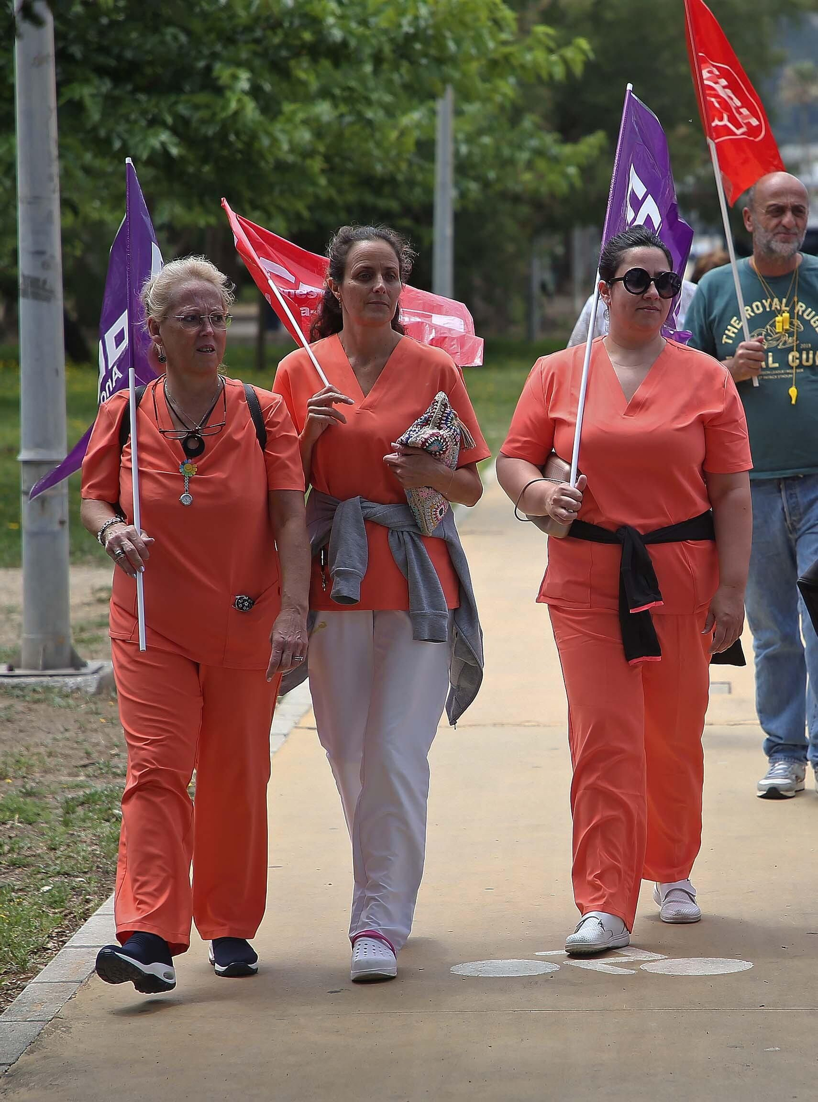 La manifestación de la plantilla de la residencia de Tiempo Libre de La Línea, en imágenes