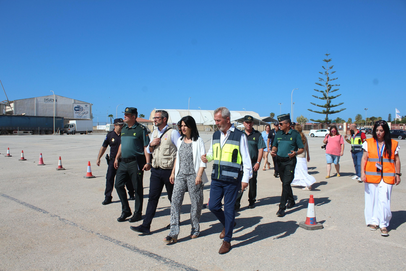 Visita de la subdelegada del Gobierno al puerto de Motril durante la OPE.