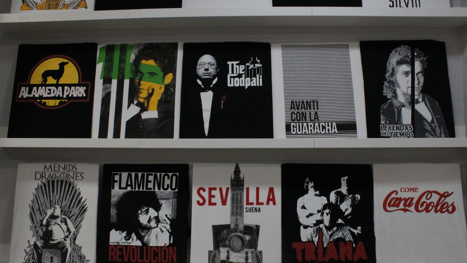 'Leyendas del Tiempo', 'The Godpali', 'Sevilla suena' o 'Triana' son algunos de sus diseños más demandados.