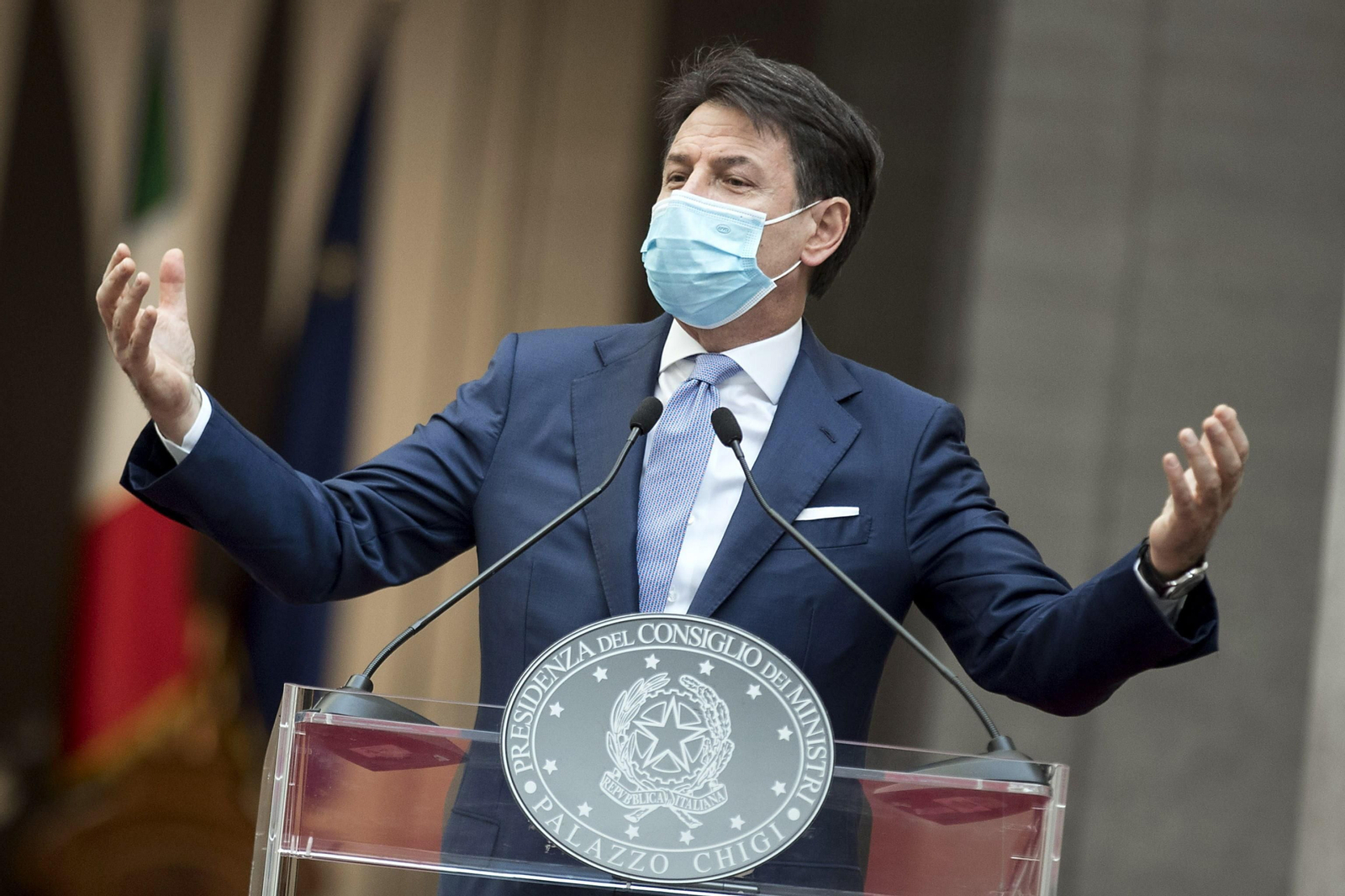 E primer ministro italiano, Giuseppe Conte, durante su alocución este domingo.