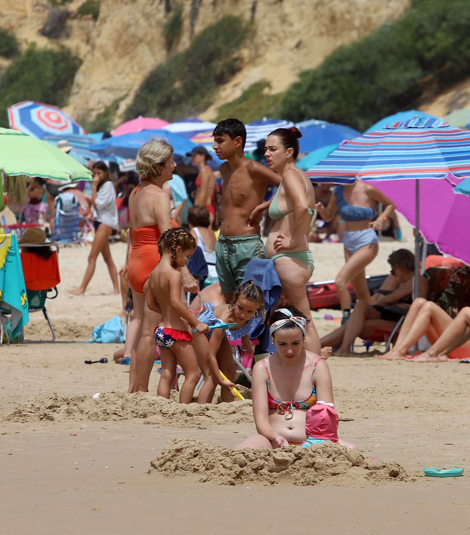 Imágenes del caluroso fin de semana en las playas de Huelva