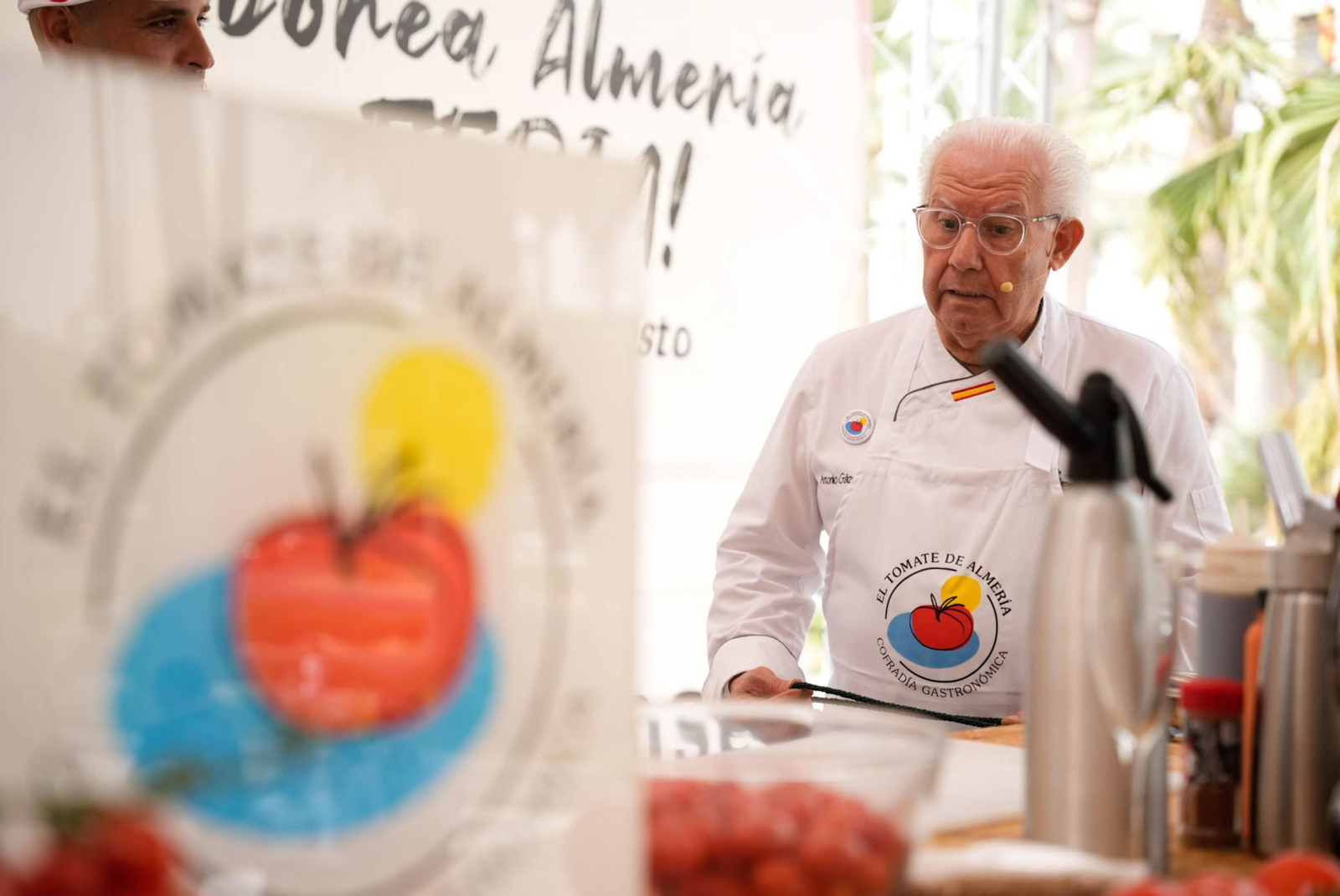 La Cofradía del Tomate y la semifinal del concurso gastronómico de la Feria de Almería, en imágenes