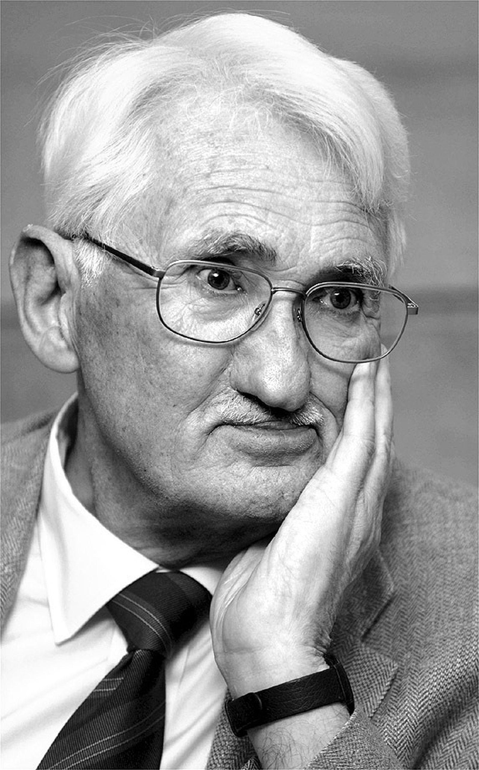 Imagen del pensador Jürgen  Habermas.