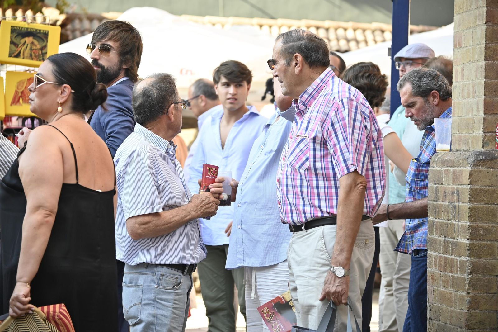 Imágenes de ambiente en el cuarto día de toros en Huelva
