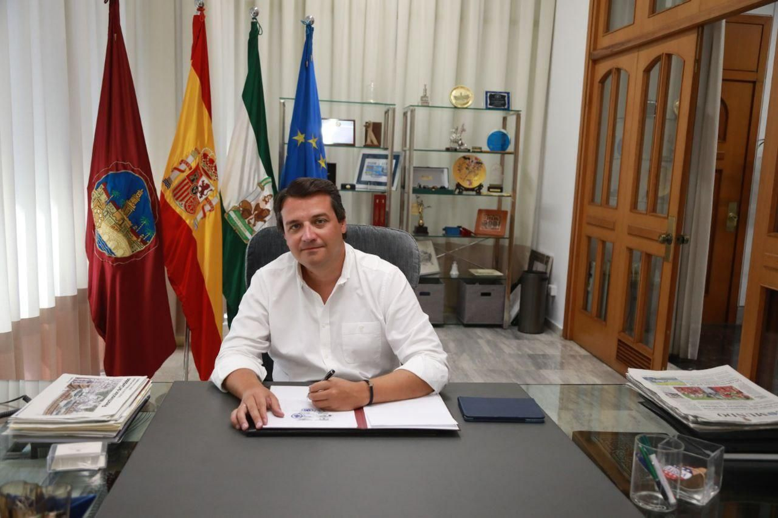 Bellido firma el manifiesto.