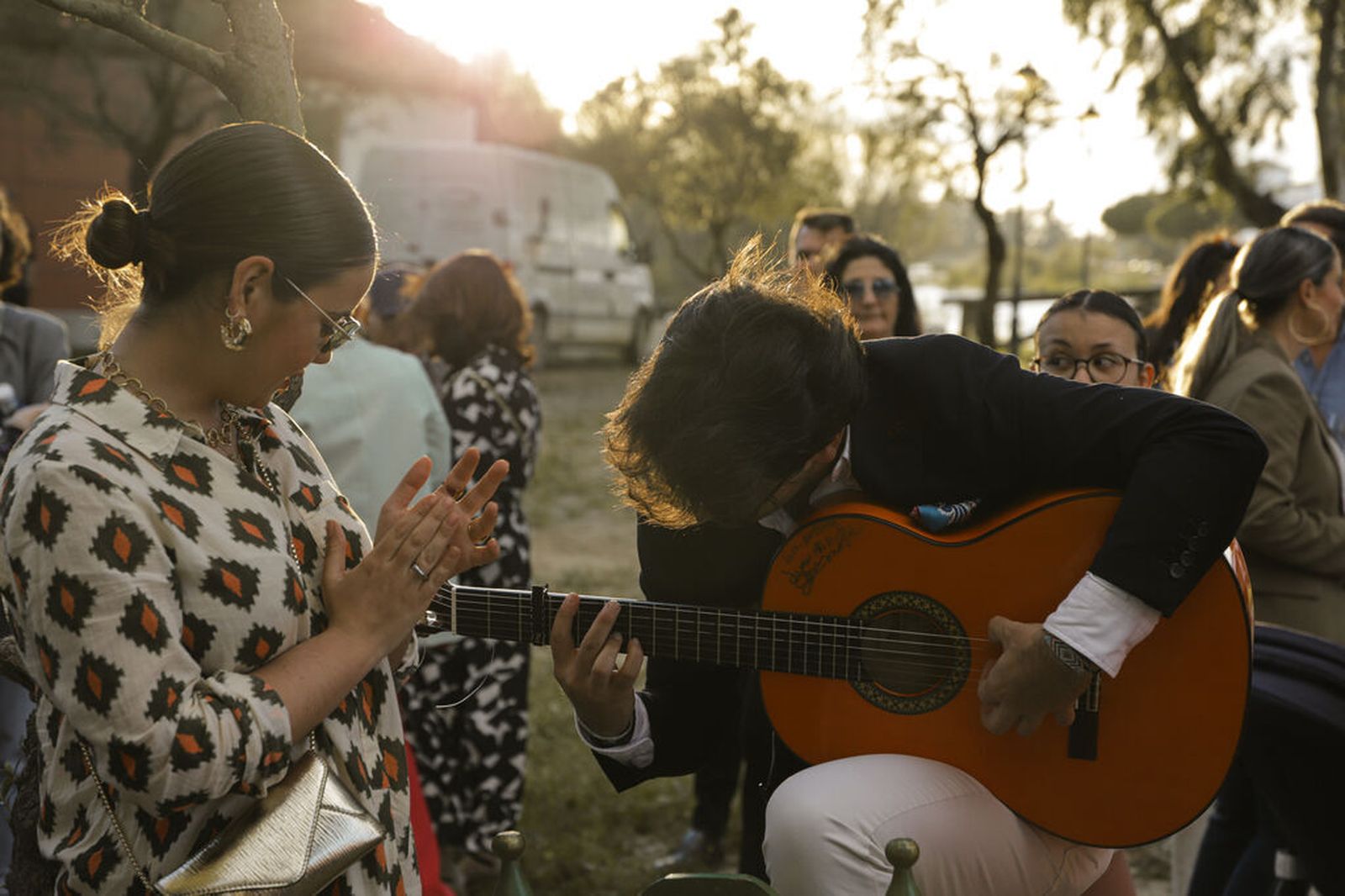 Las mejores imágenes del desfile de moda flamenca del diseñador Gil Ortiz en El Rocío