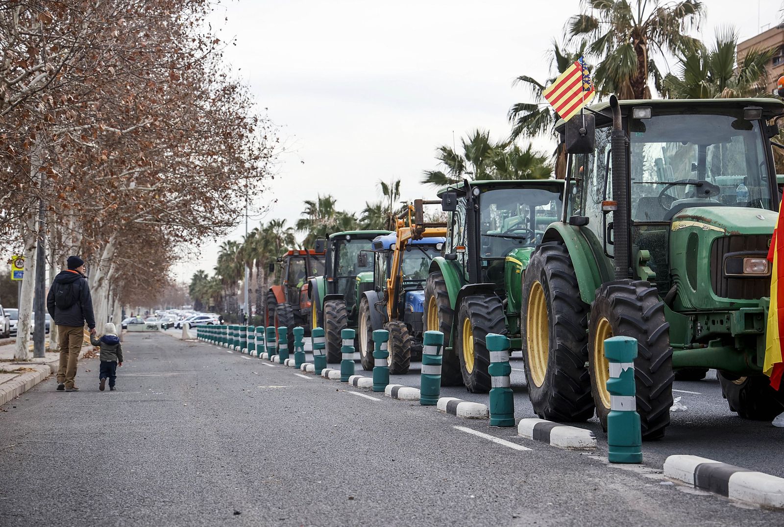Las imágenes de la tractorada por las carreteras españolas: el campo para las principales vías