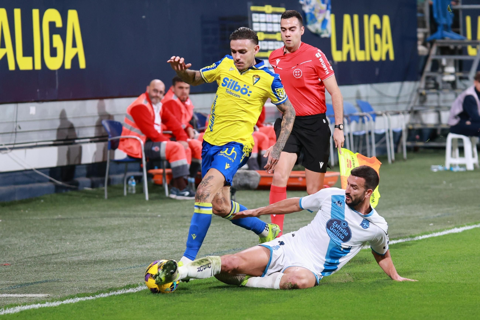 Búscate entre las imágenes del partido de fútbol entre Cádiz CF y Deportivo