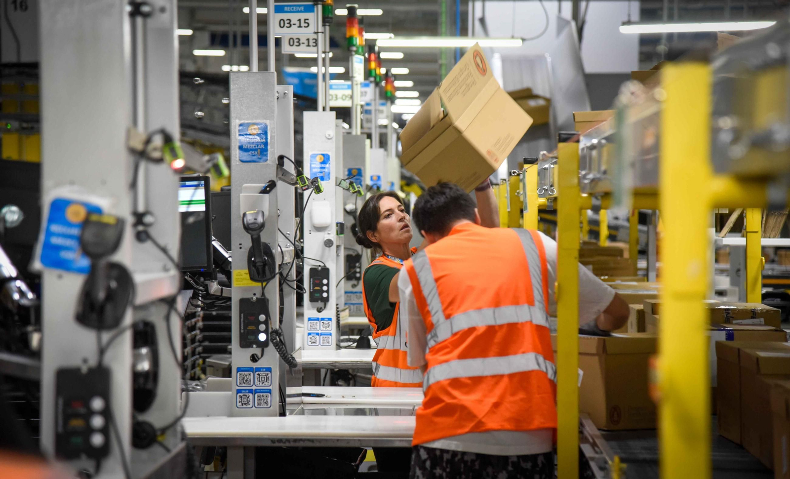 Quinto aniversario del centro de Amazon en Dos Hermanas