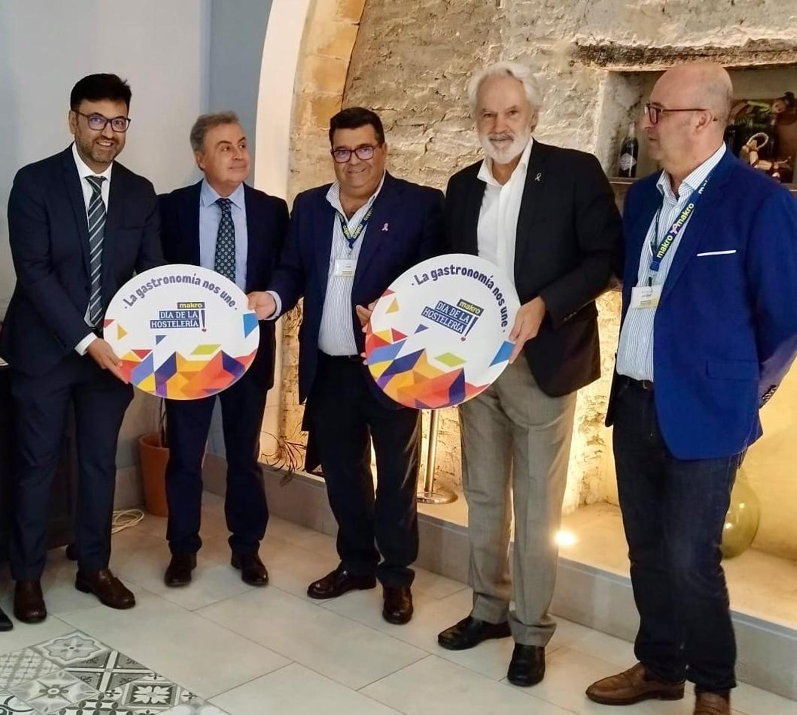 Alfredo Carrasco, Agustín Muñoz y Antonio Real, recogiendo los reconocimientos.