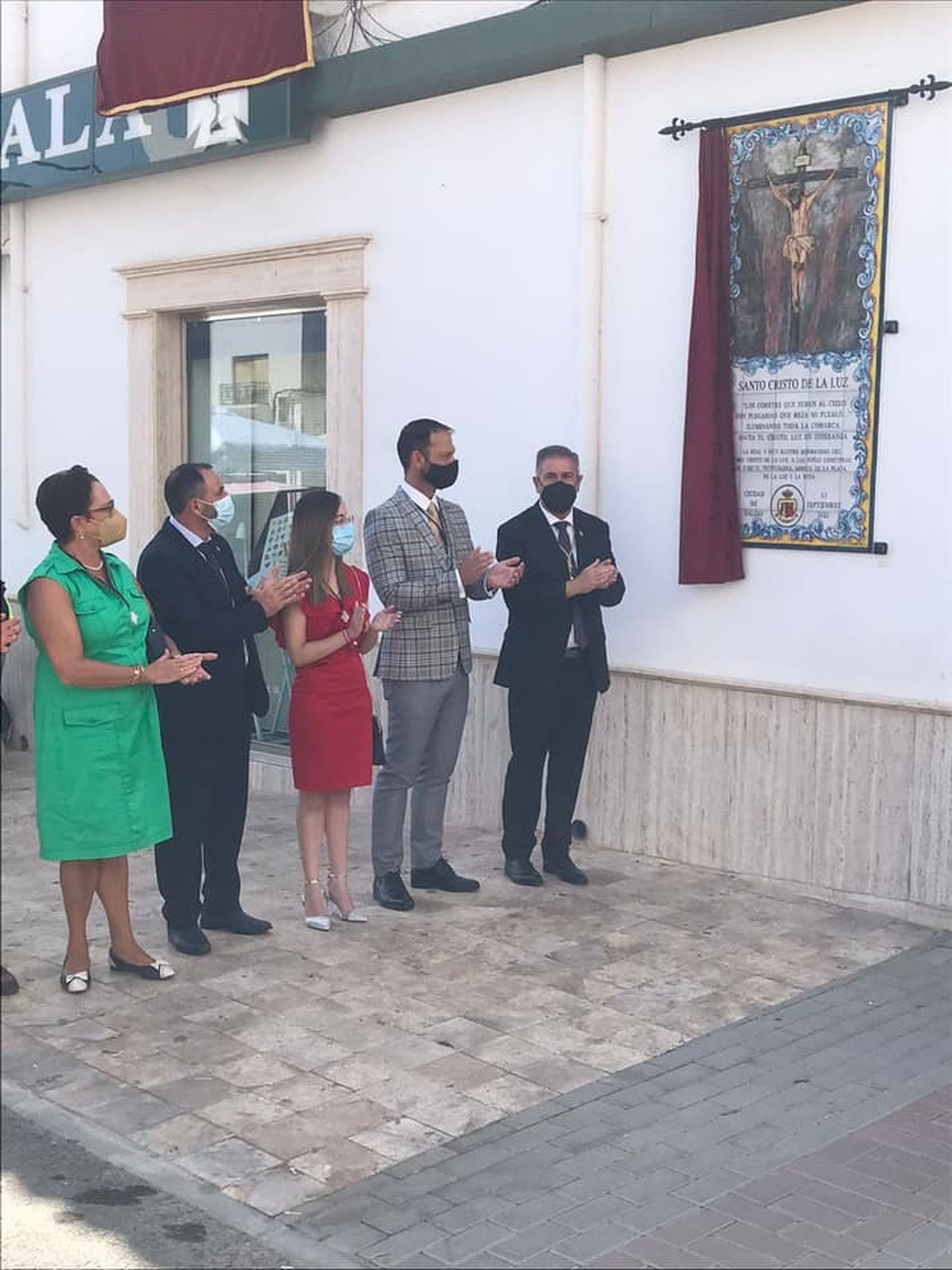 Mosaico descubierto en la plaza de la iglesia dedicado a las peñas coheteras.