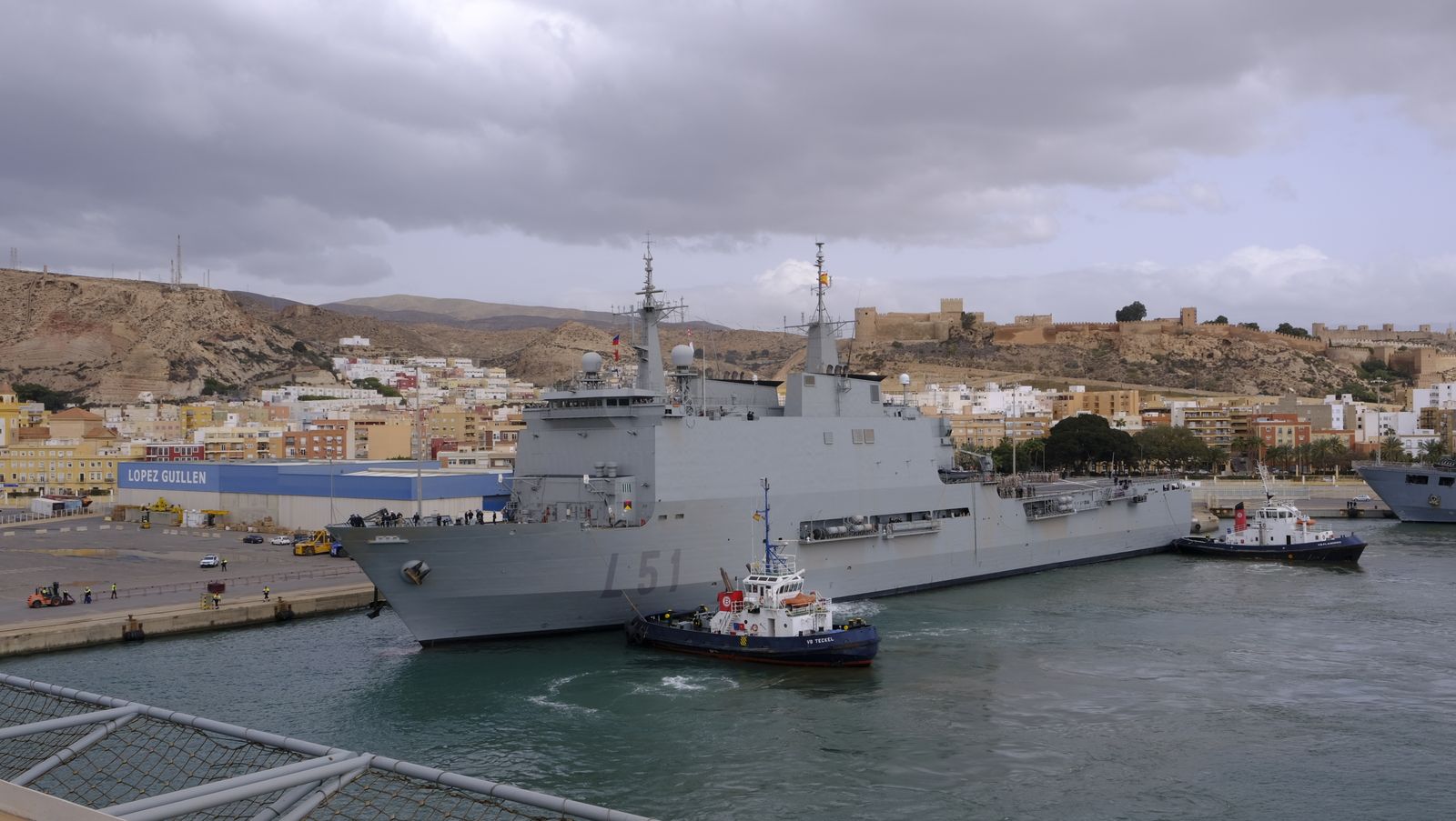 Fotogalería de la visita al portaaviones Juan Carlos I. Puerto de Almería.