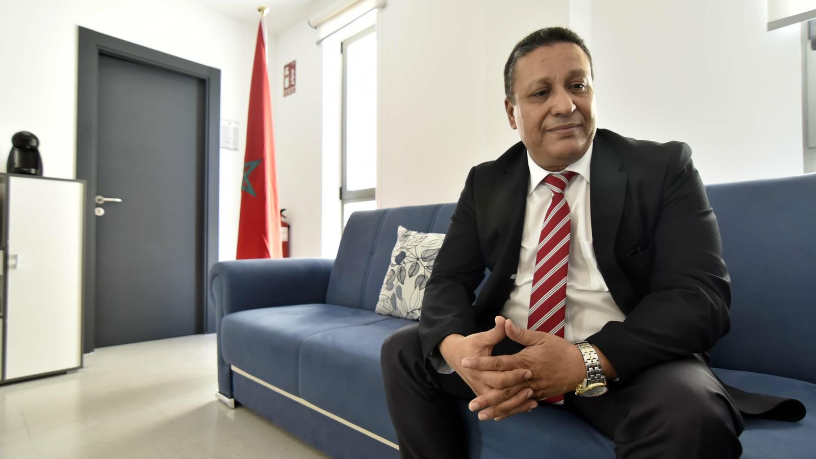 Mohamed Rafaoui, cónsul marroquí en Algeciras, en la oficina del puerto.