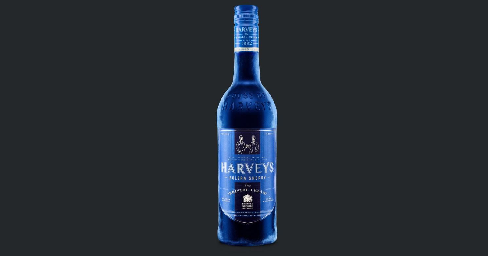 El nuevo diseño de la botella de 'Harveys Bristol Cream', de azul más brillante y con etiqueta termosensible.