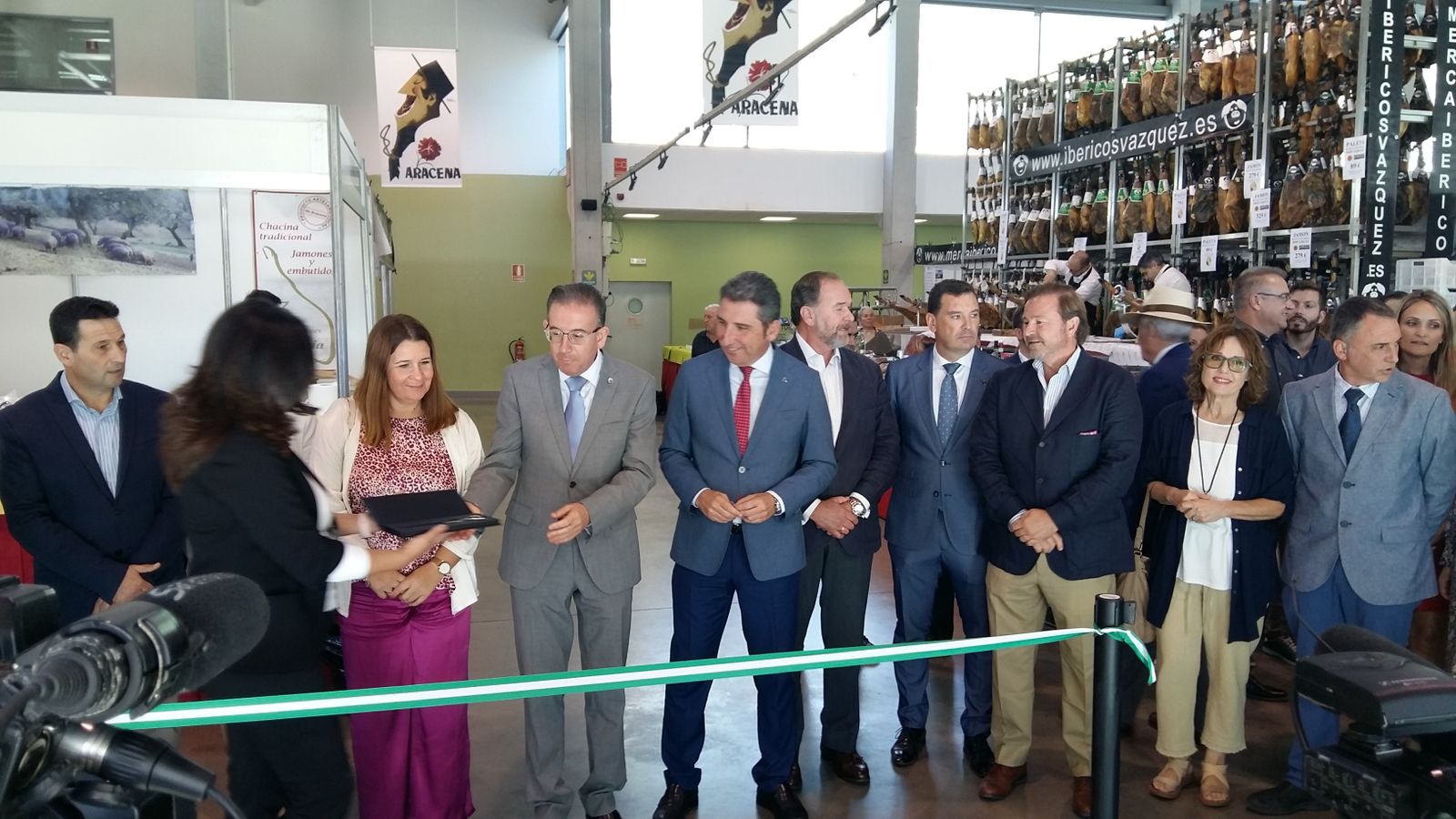 Acto de inauguración de la Feria Regional del Jamón y del Cerdo Ibérico en Aracena.