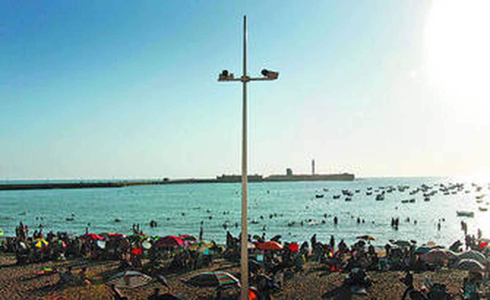 La playa de la Caleta ya no contará con los ingeniosos comentarios de Juan 'El Ardentía'.