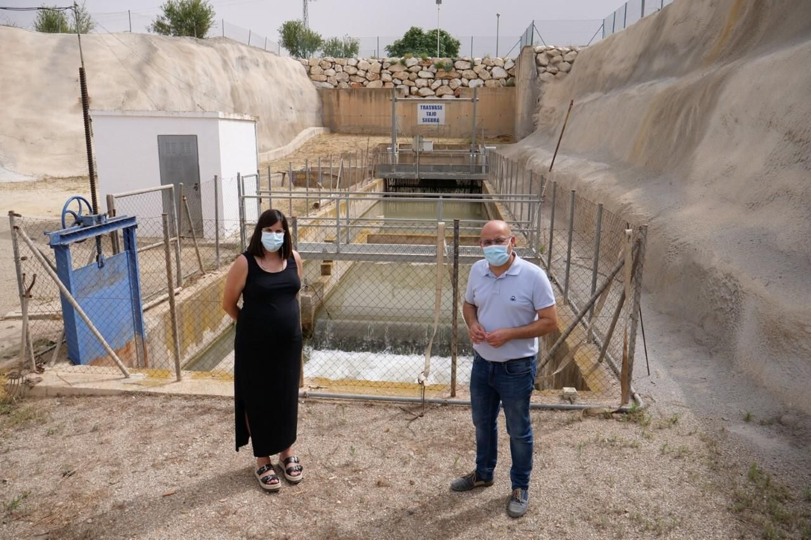 Almudena Morales y Domingo Fernández (PP Almería) en el trasvase Tajo-Segura