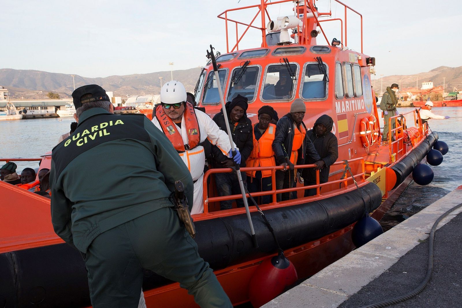 Imagen de una patera rescatada el pasado abril.