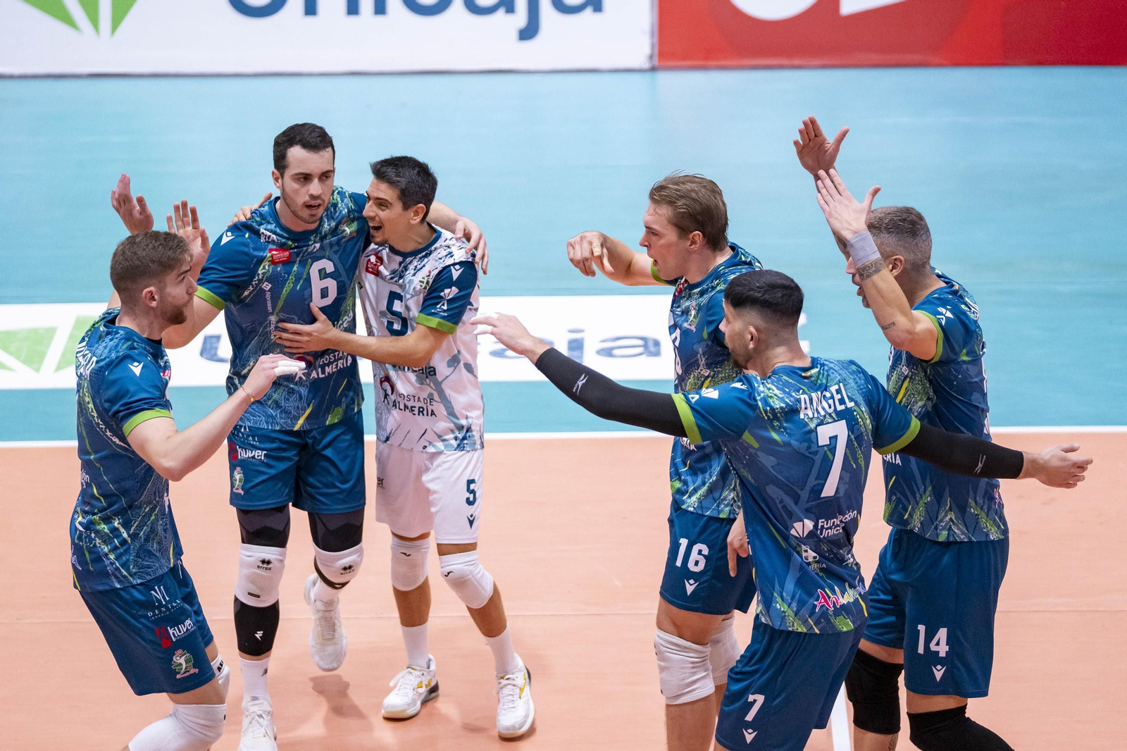 Las imágenes del partido de Superliga entre Unicaja Costa de Almería y Instercap Asisa Tarragona