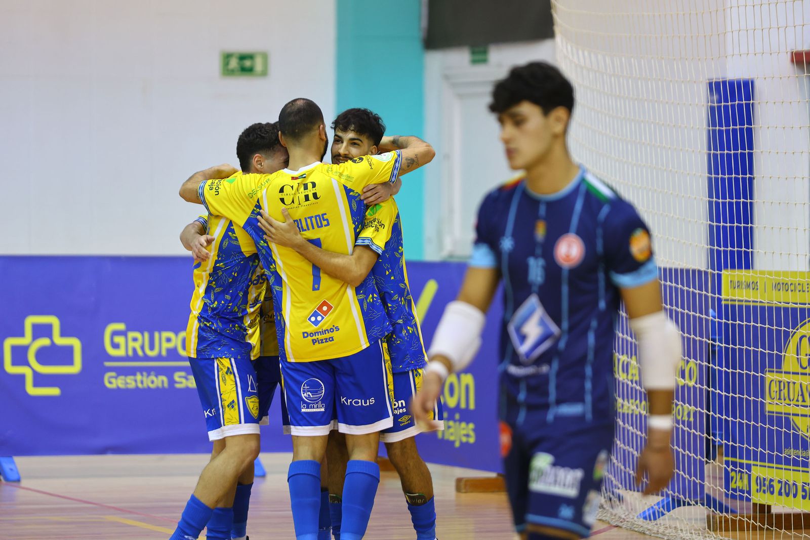 Jugadores del Virgili Cádiz celebran uno de los goles.