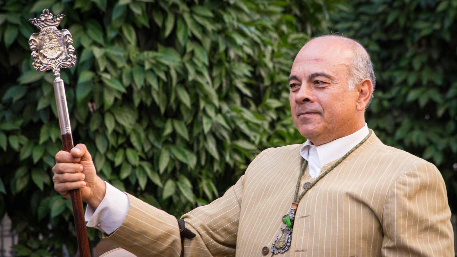 Manuel Vizcaya montado a caballo durante la salida del Rocío de Triana