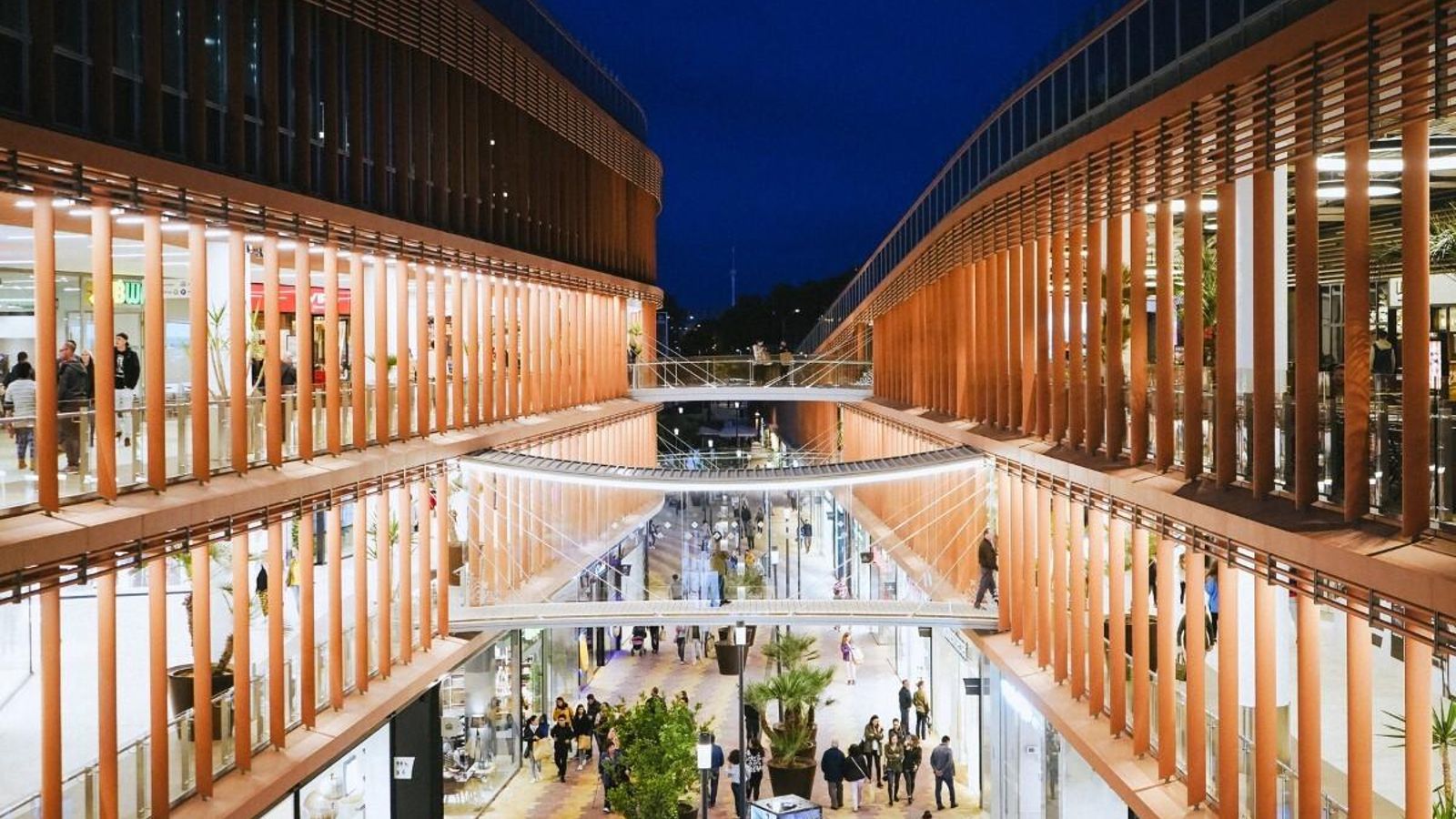 La noche en blanco también se celebra en Torre Sevilla.