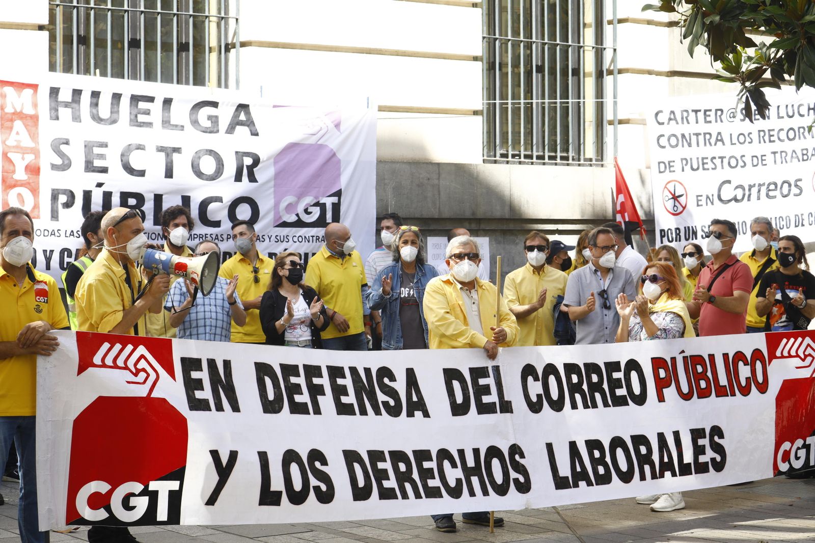 Concentración de CGT en la sede de Correos de Córdoba.