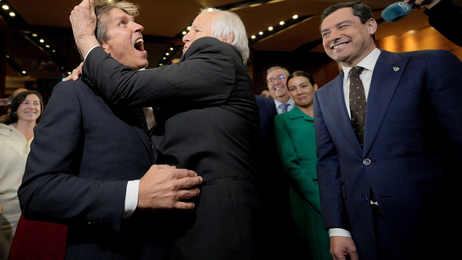 Manuel Benítez tira de los pelos a Manuel Diaz en su encuentro en Córdoba