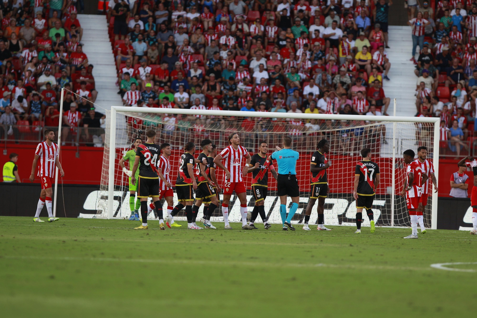 Imágenes del partido U.D. Almería-Rayo Vallecano