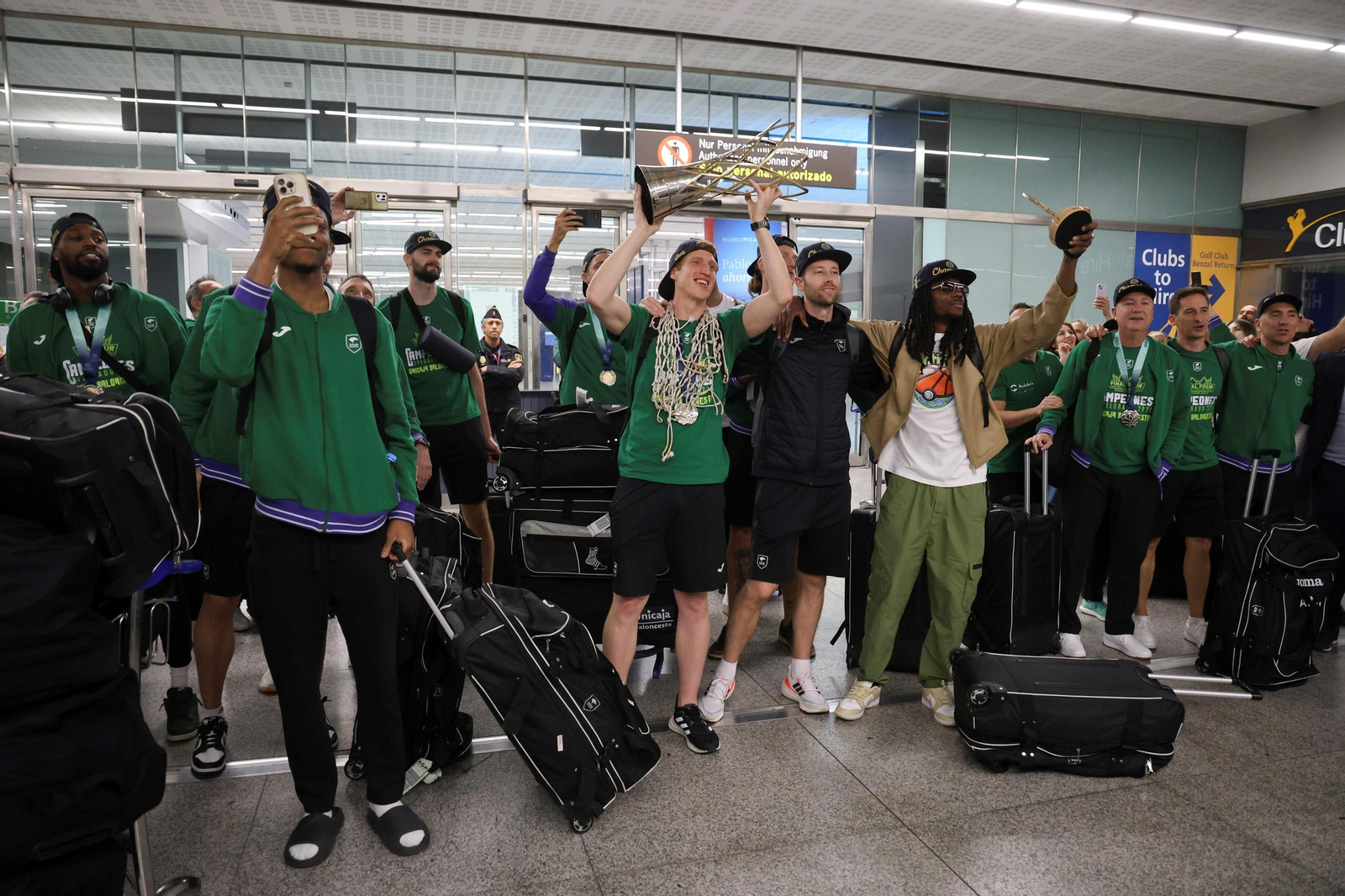 La llegada de los héroes de Belgrado, en imágenes