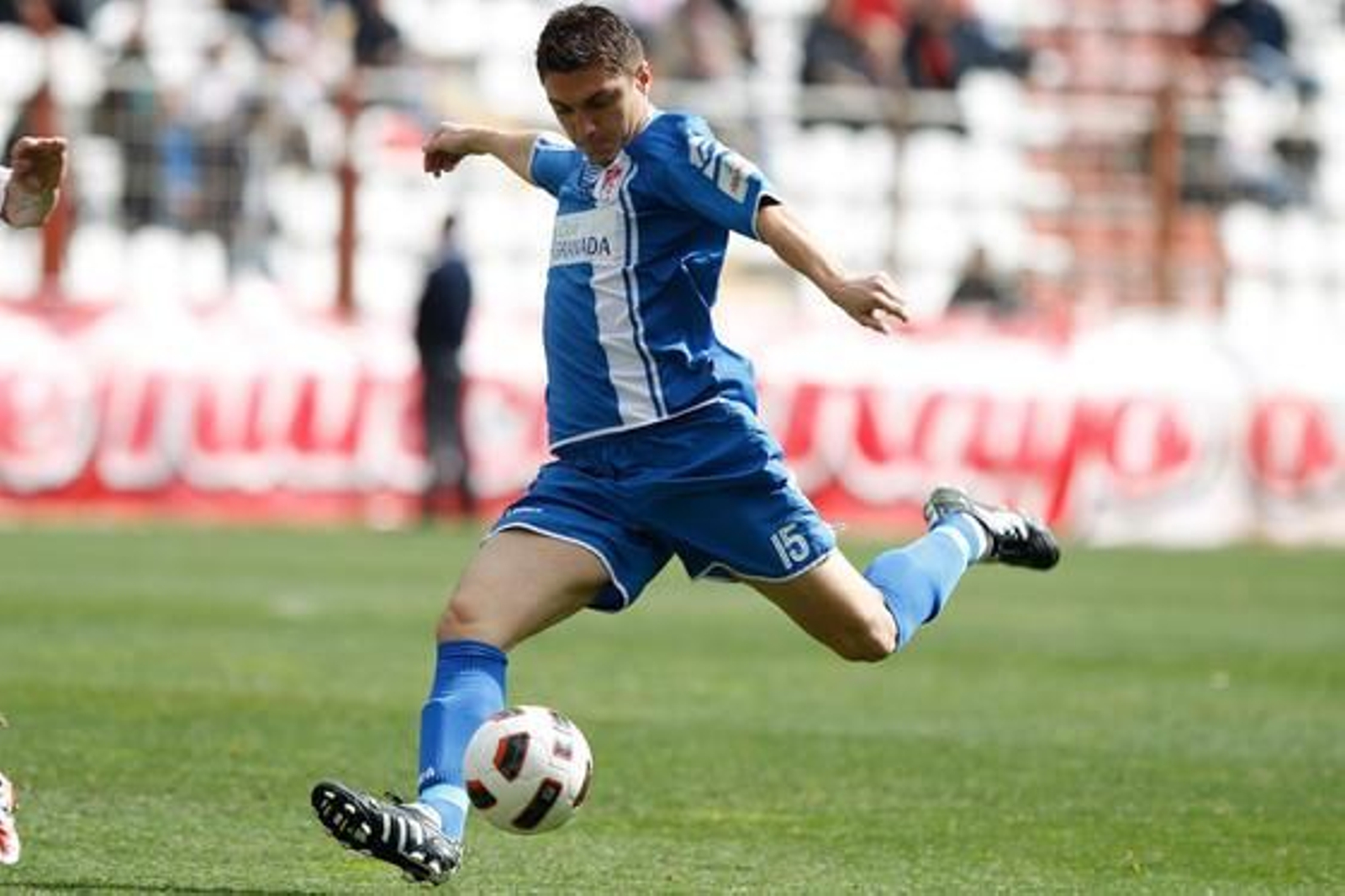 El Granada se trae un empate del campo del líder de Segunda, el Rayo Vallecano (1-1). / LOF