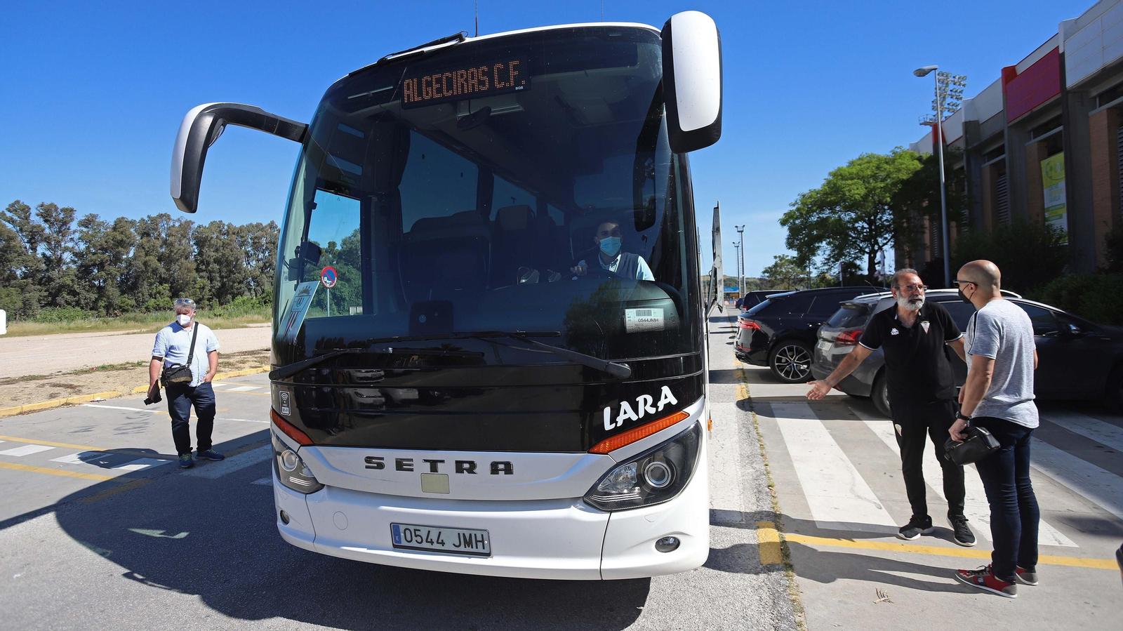 Fotos de la salida del Algeciras al playoff de ascenso de Extremadura