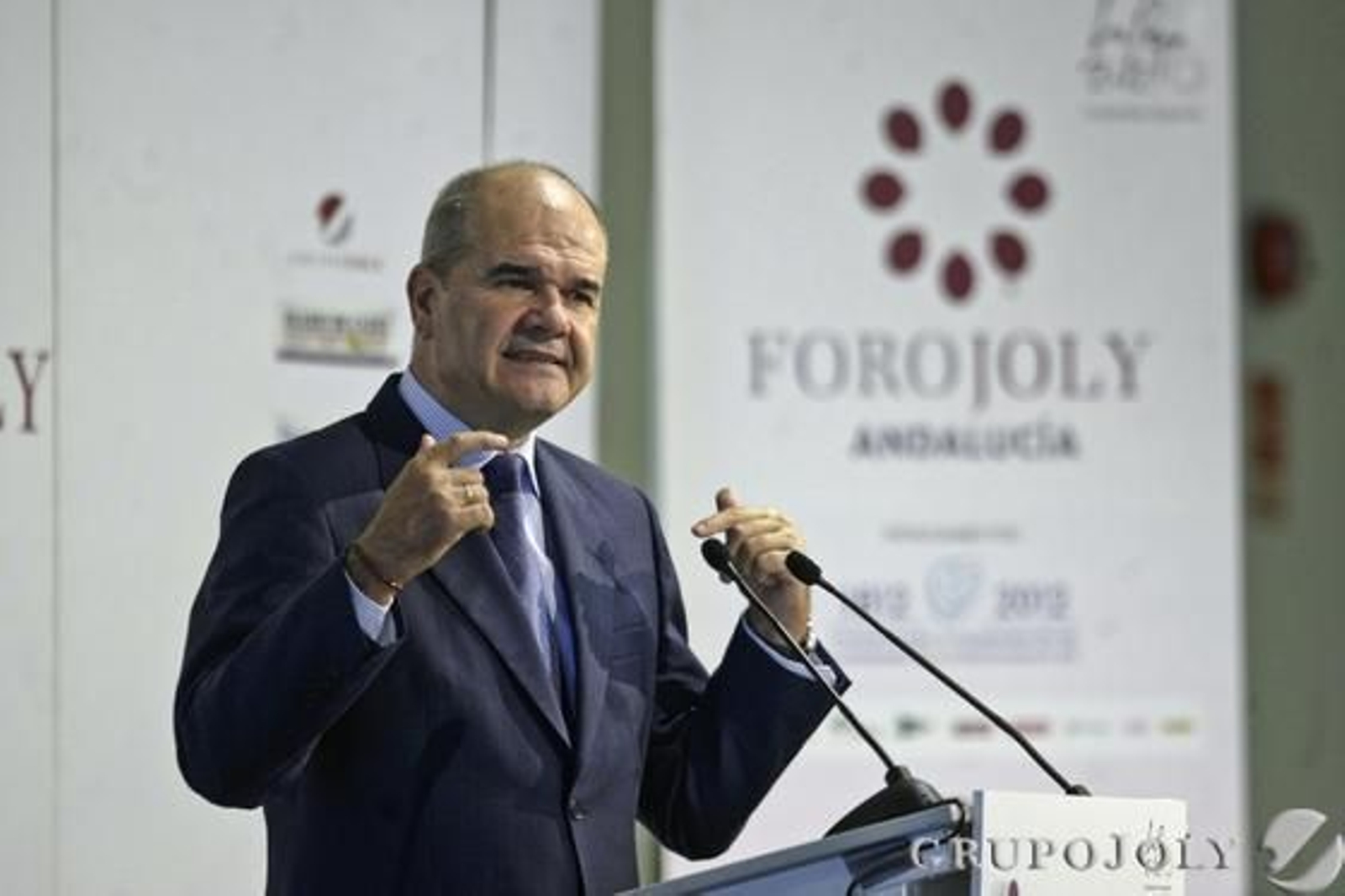 Manuel Chaves, en un momento de su intervención.

Foto: Julio Gonzalez-Joaquin Pino-Jose Braza