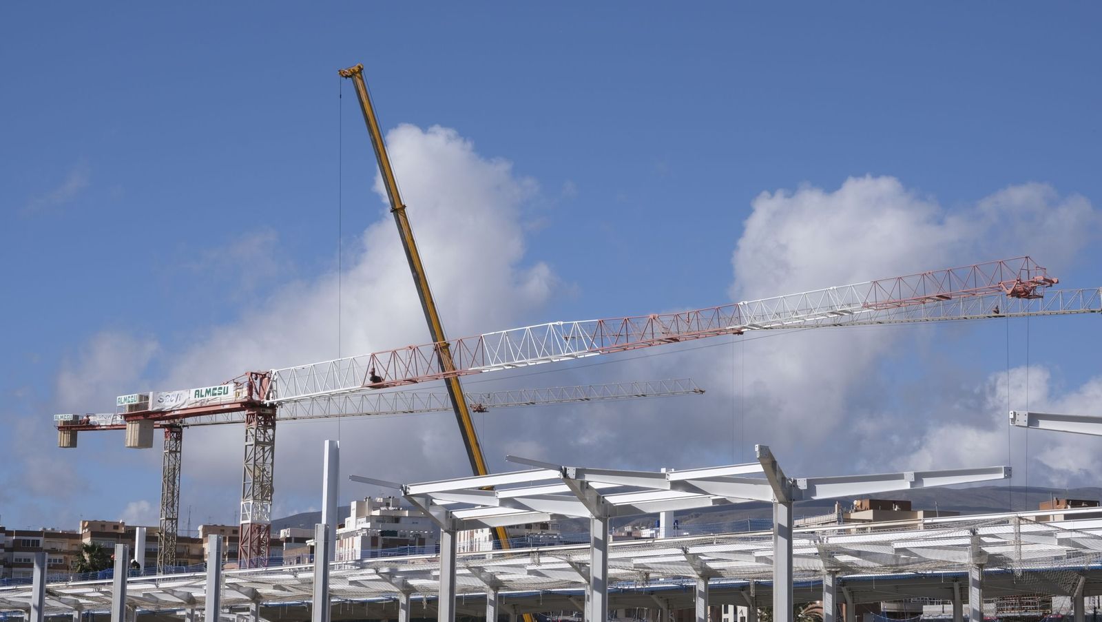 La llegada del AVE a Almería va tomando forma, en fotos