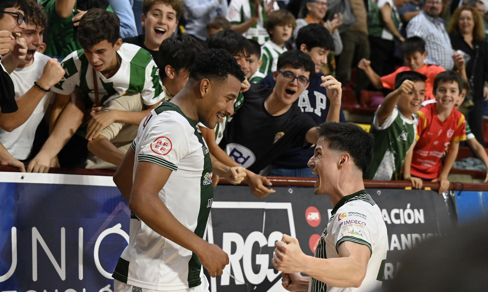 Las mejores fotos del ambiente en Vista Alegre en el Córdoba Futsal - Mazanares