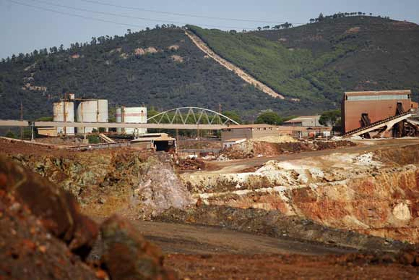 La Cuenca Minera de Huelva espera la recuperación de la explotación de Riotinto para que se le devuelva el esplendor a una comarca azotada por el paro

Foto: Fito Carreto