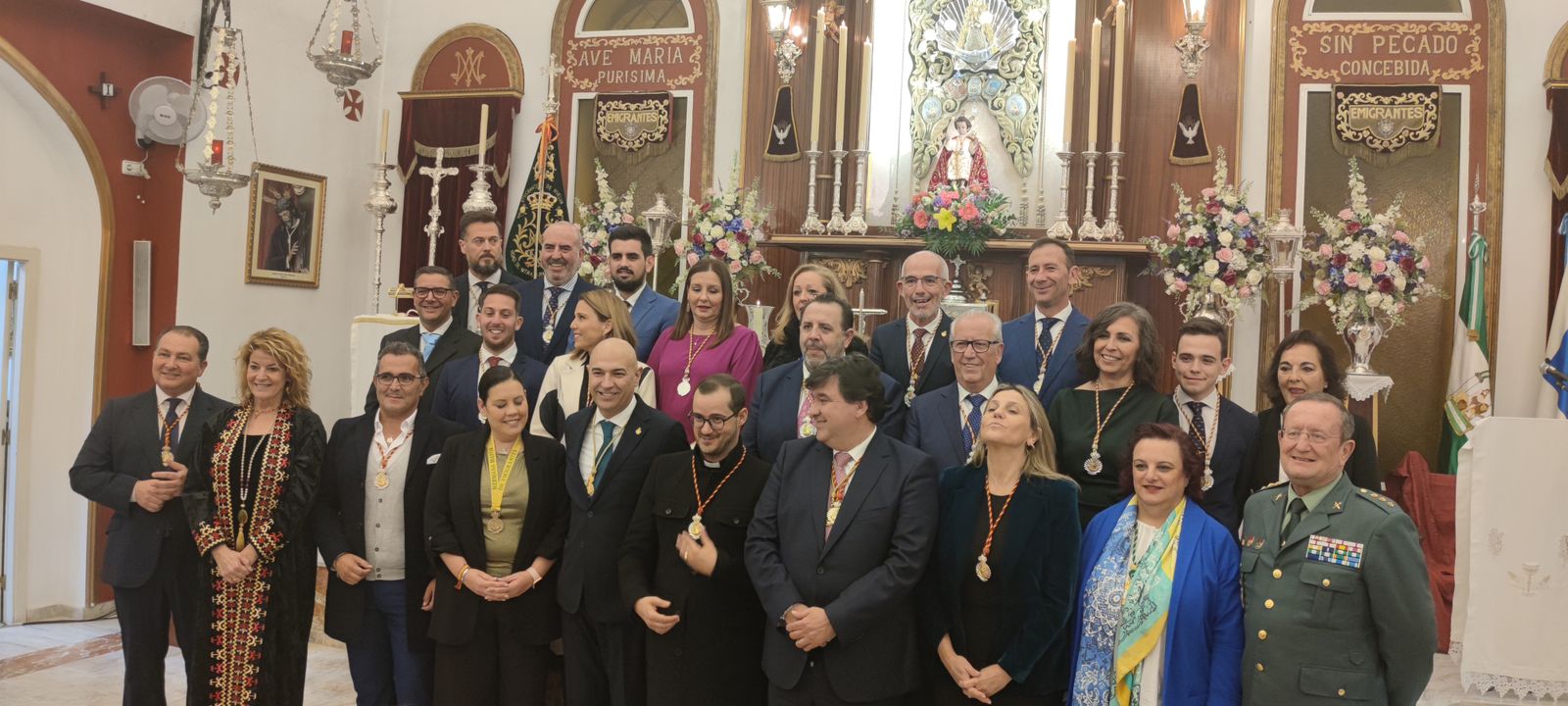 La nueva junta de gobierno de la Hermandad de Emigrantes de Huelva, tras la toma de posesión.