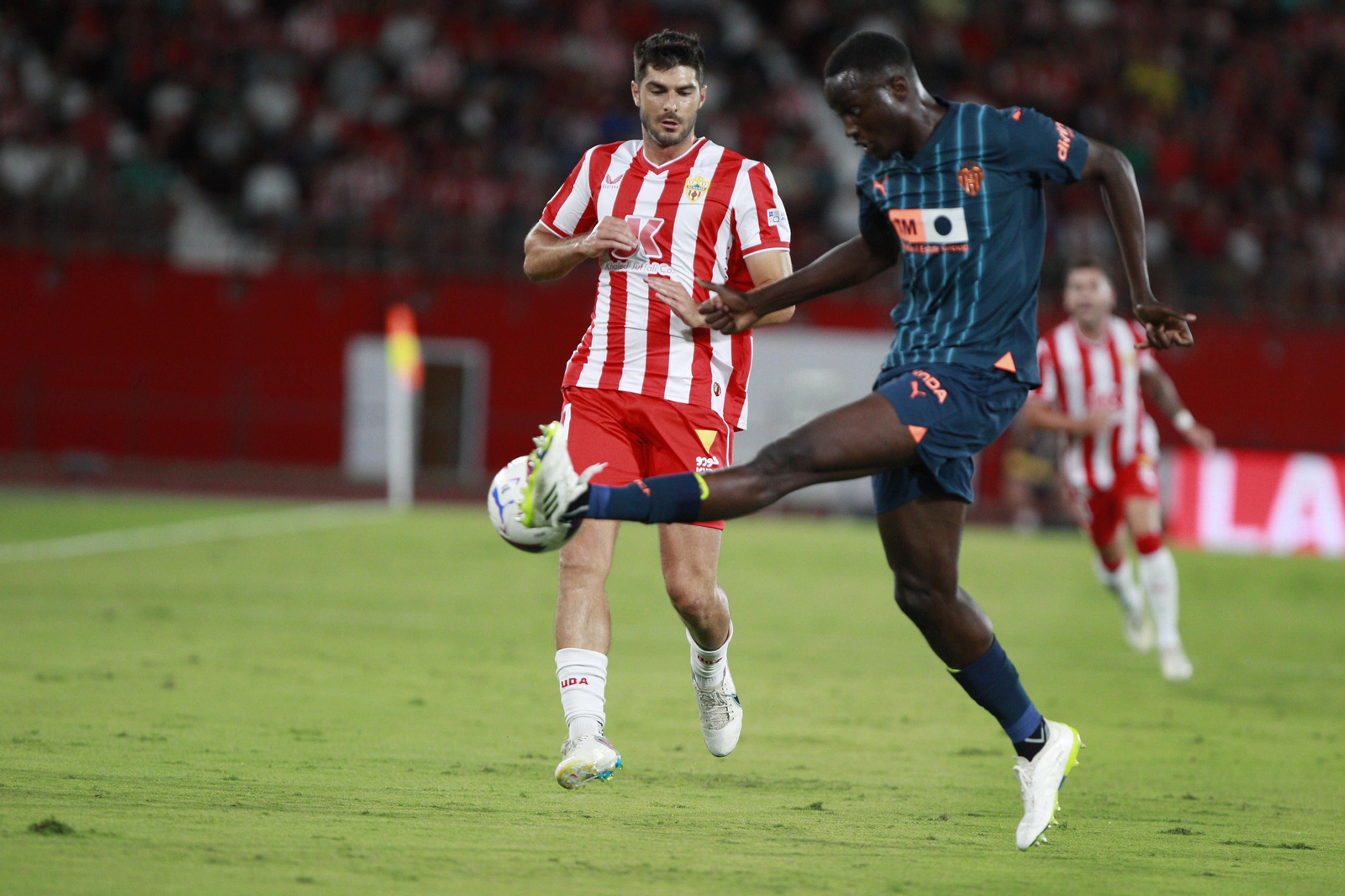 Imágenes del partido de La Liga Ea Sports U.D. Almería-Valencia C.F.