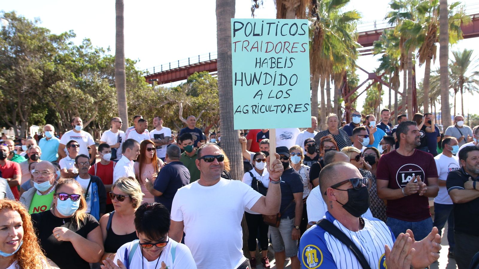 Uno de los momentos de la movilización agrícola antes de arrancar la marcha por la capital