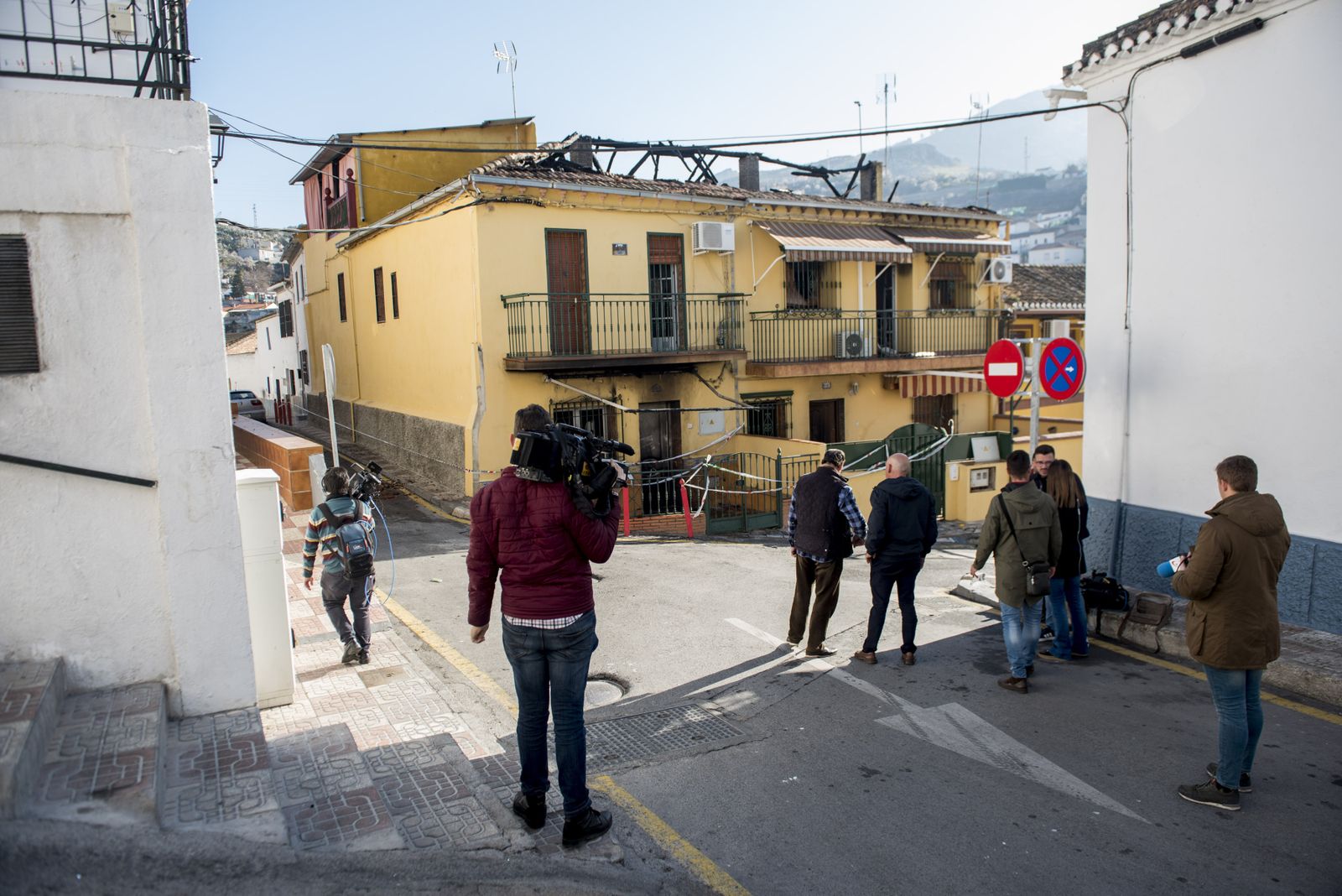 Imágenes de un fin de semana de tiros, muerte e incendios en Pinos Puente (Granada)