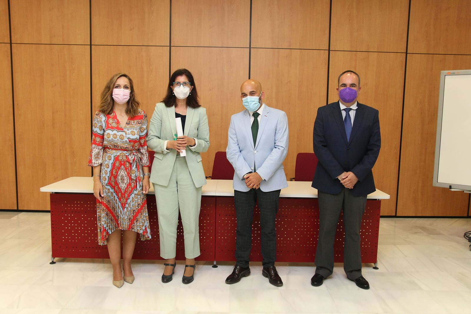 Fotogalería del reconocimiento a los trabajadores de la residencia de la FAAM que se autoconfinaron