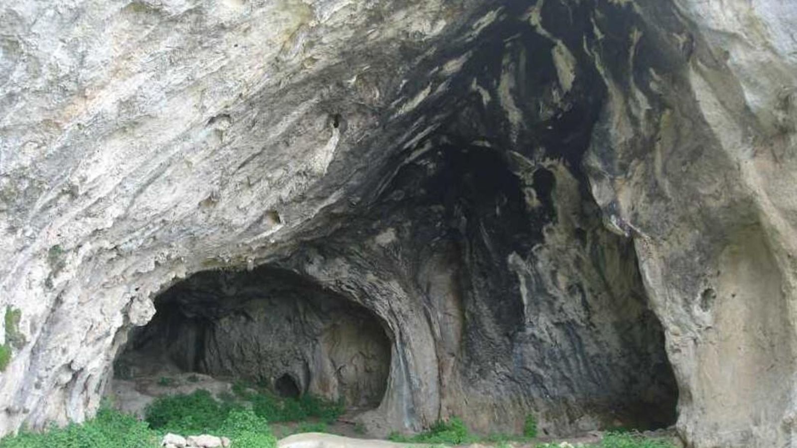 La Cueva del Agua es todo un hito en esta ruta.