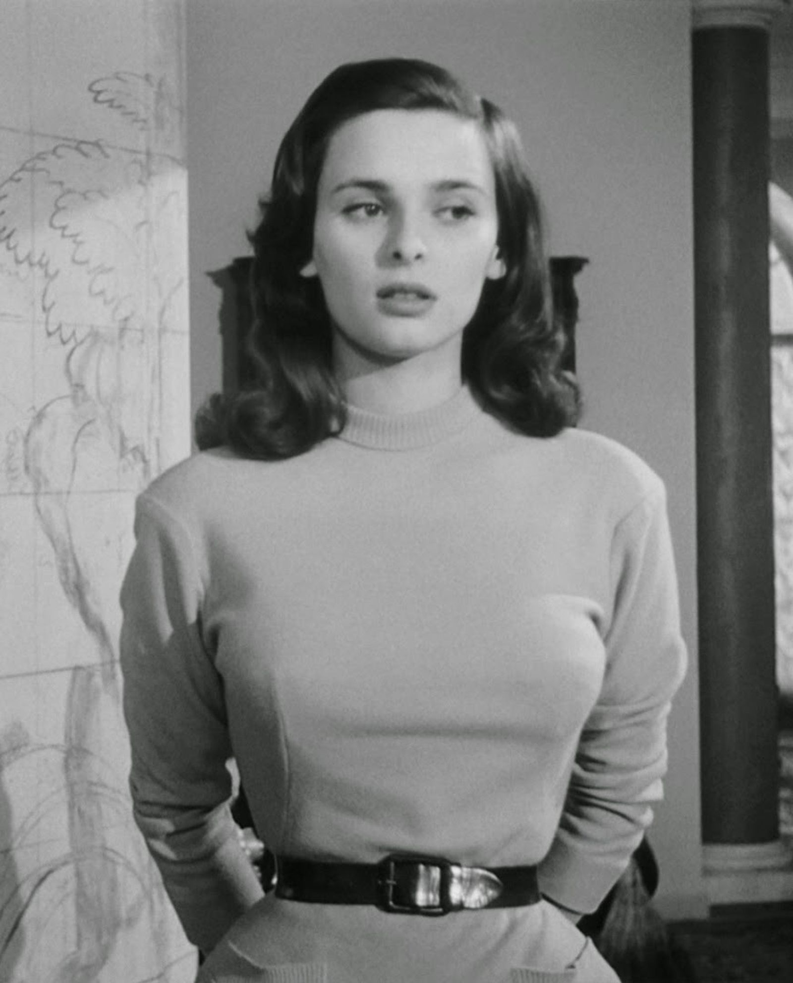 Lucía, bellísima, en una película de los 60.