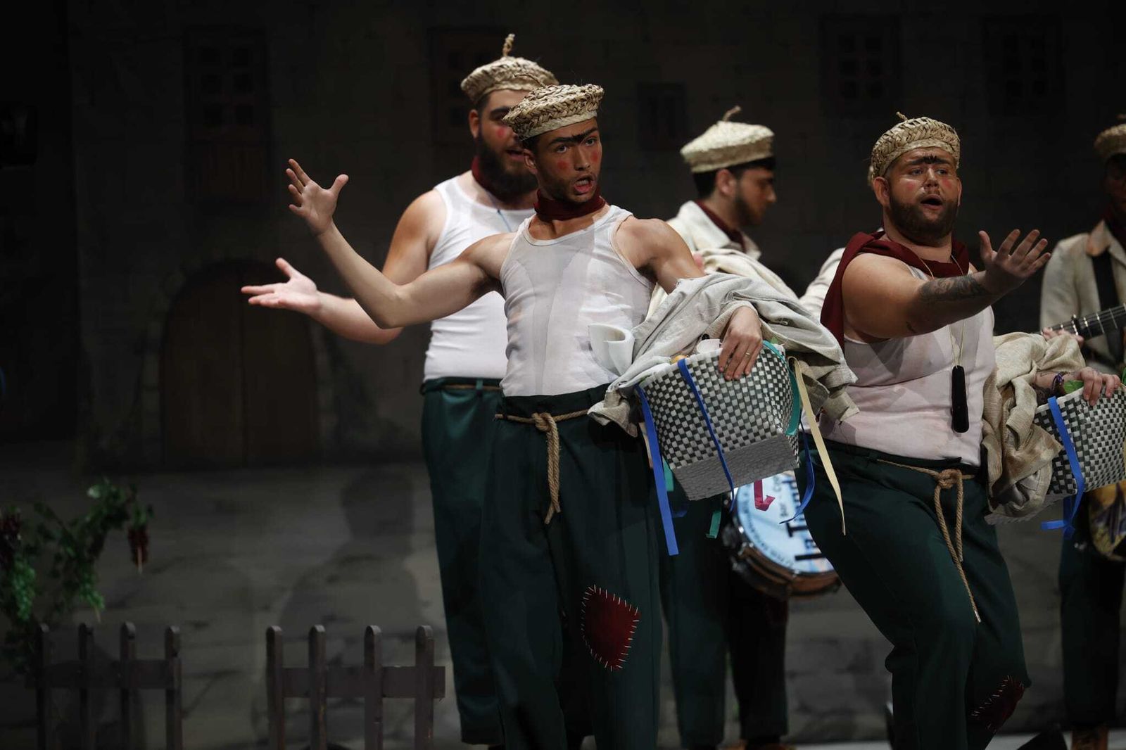 Chirigota 'Çembrando coplâ (la comparça er pueblo)'.