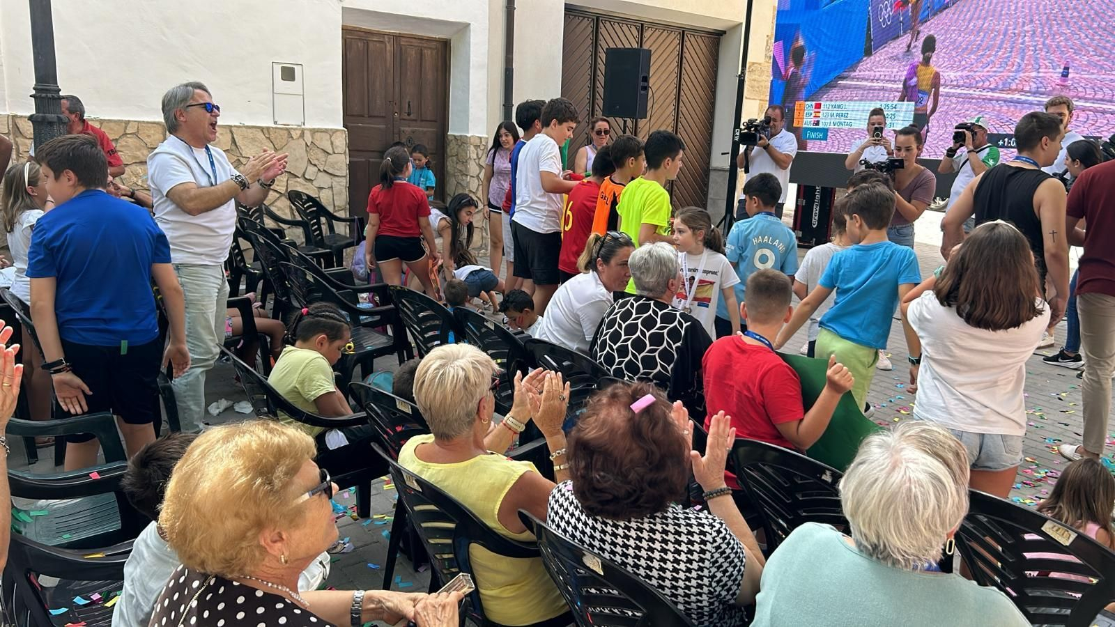 Alegría en Orce tras la prueba que se siguió en una pantalla gigante