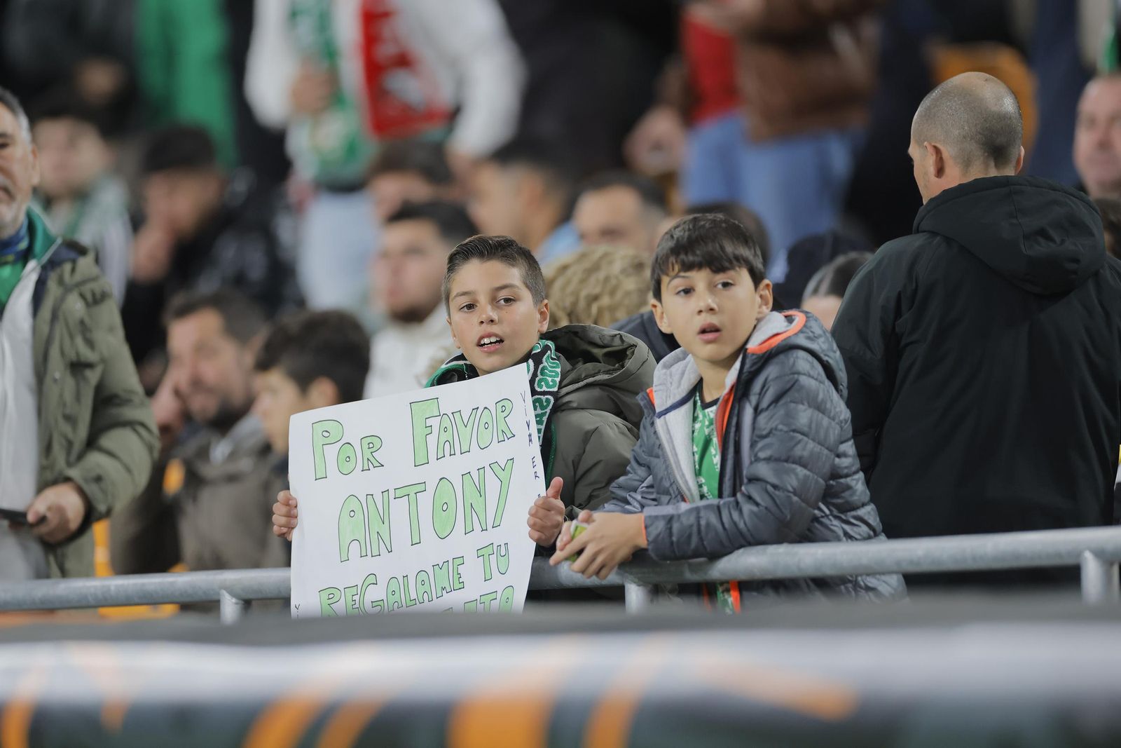 Búscate en las fotos del Betis - Utrecht